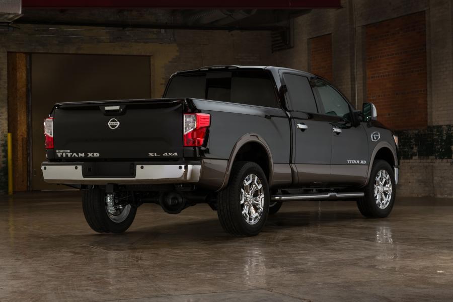  Nissan Titan XD SL Crew Cab 2016 года  (фото 2 из 11)